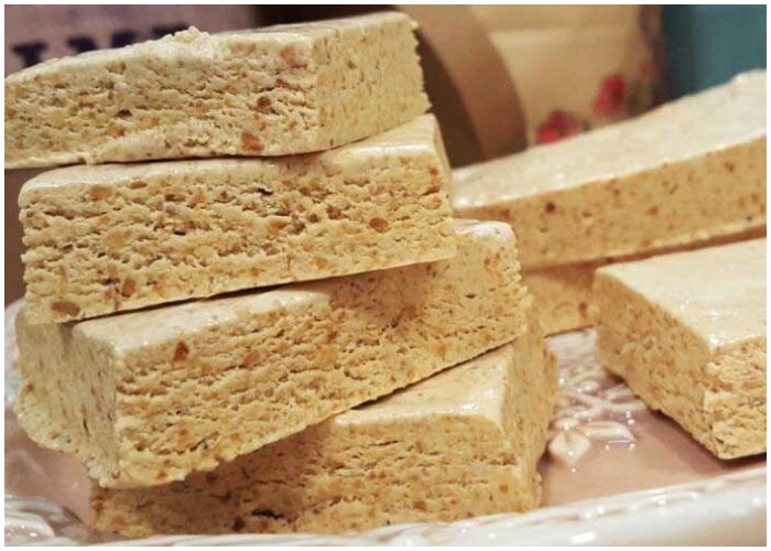 Turrón de maní con el estilo y sabor cubano.