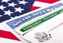 Green Card con bandera americana de fondo