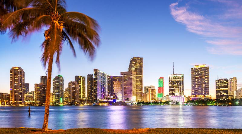 vista de Miami al otro lado de bahía