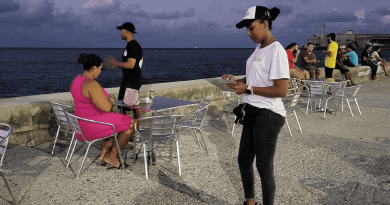 El malecón de La Habana se convierte en un restaurante