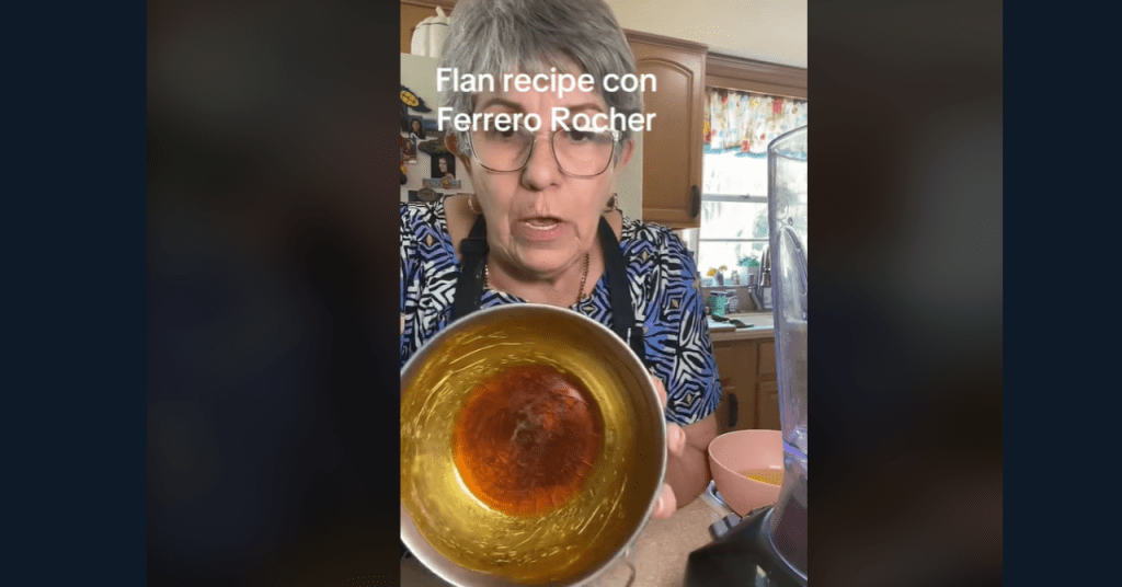 Abuela cubana sirviendo su flan con bombones Ferrero Rocher.
