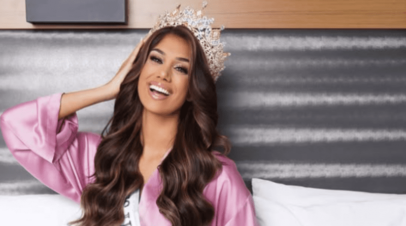 Lina Luaces celebrando su coronación como Miss Universe Cuba 2025