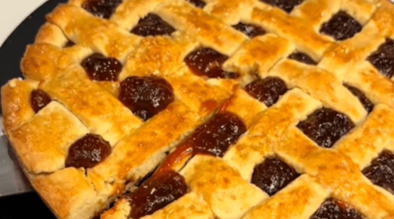 El clásico pie de guayaba cubano, dorado, crujiente y con aroma a infancia.