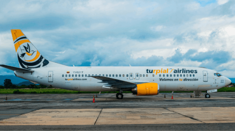 Avión de Turpial Airlines aterrizando en el Aeropuerto Juan Gualberto Gómez de Varadero