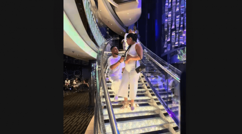 Cubano pide matrimonio en un crucero frente a decenas de testigos