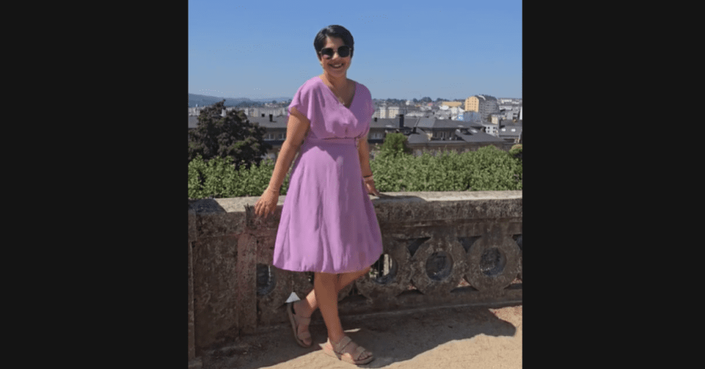 Madre cubana con su hija en España tras emigrar en familia desde Cuba